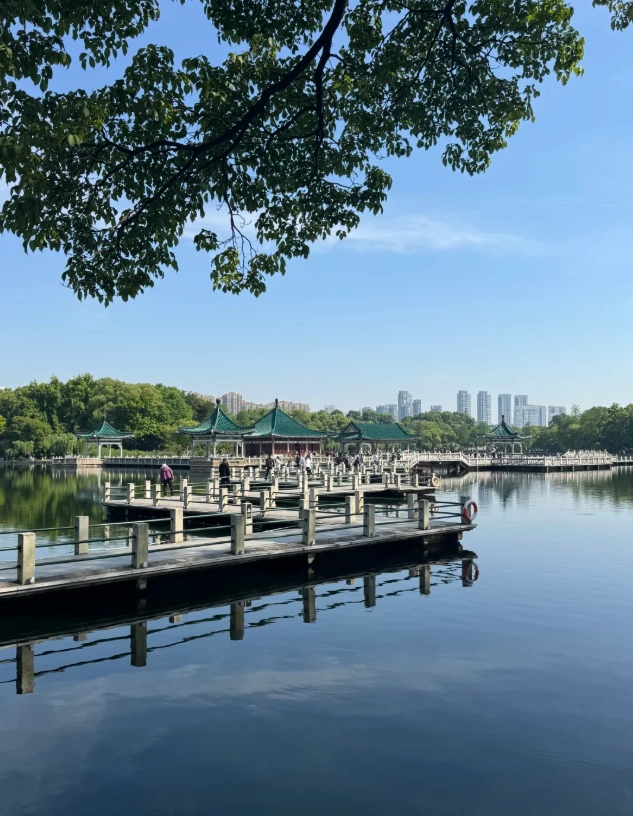 Photo of East Lake Scenic Area: East Lake bag policy