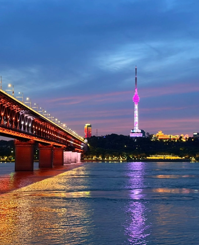 Wuhan bridge visit guide