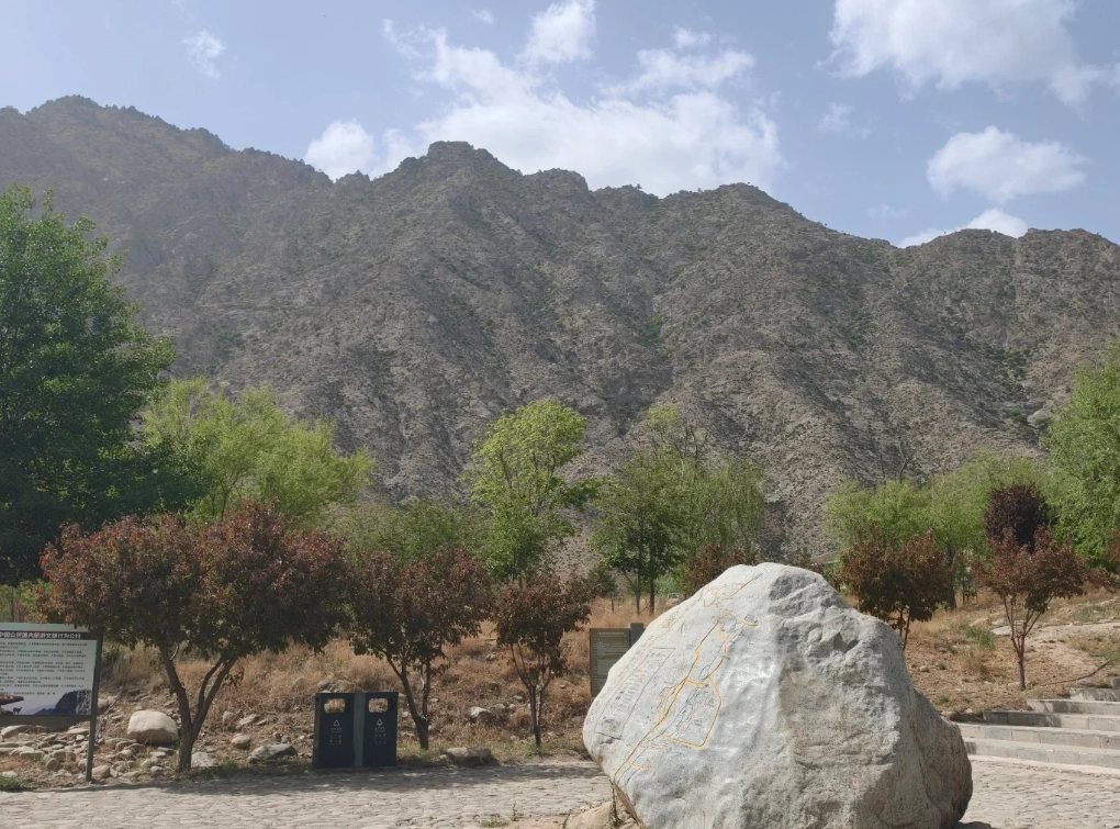 Photo of Helan Mountain Rock Engravings: Helan Mountain petroglyphs weather