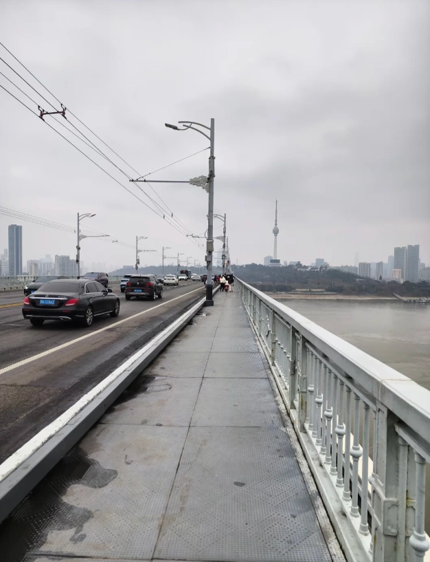 Wuhan bridge walk Wuhan bridge walk