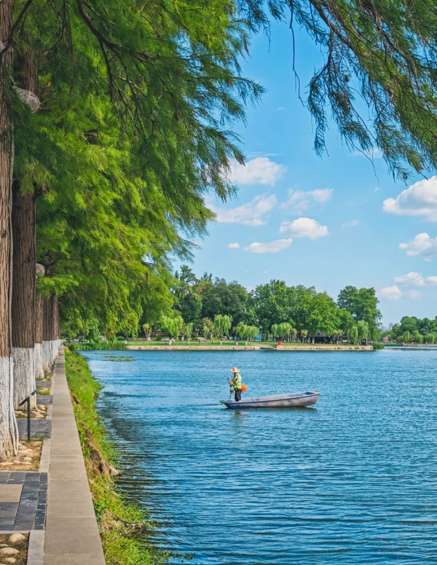 How Long to Spend at East Lake Scenic Area: A Realistic Guide
