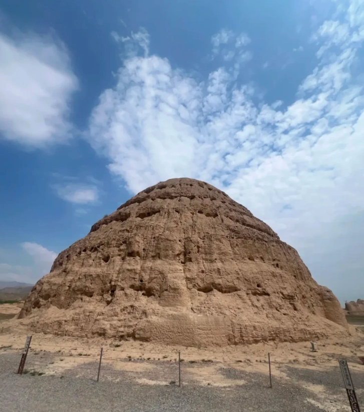 Photo of Western Xia Imperial Tombs: Western Xia Tombs by public bus