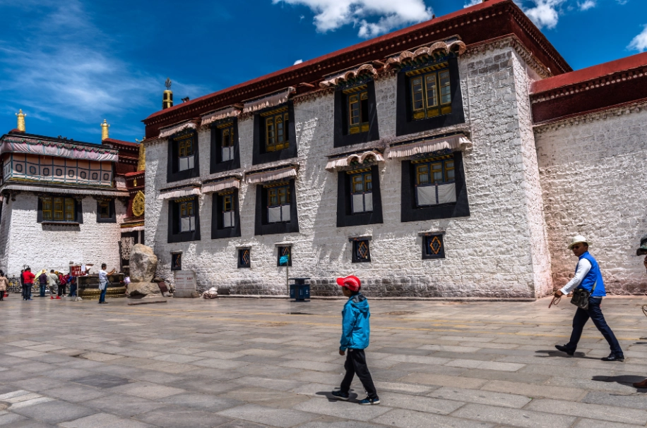 Lhasa Monastery Dress Code: Avoid Gate Refusal with These Tips