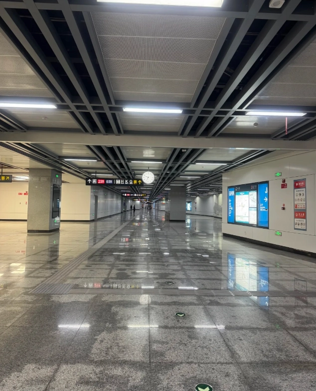 Xi'an Bell Tower Metro Station: Navigate Like a Local Guide