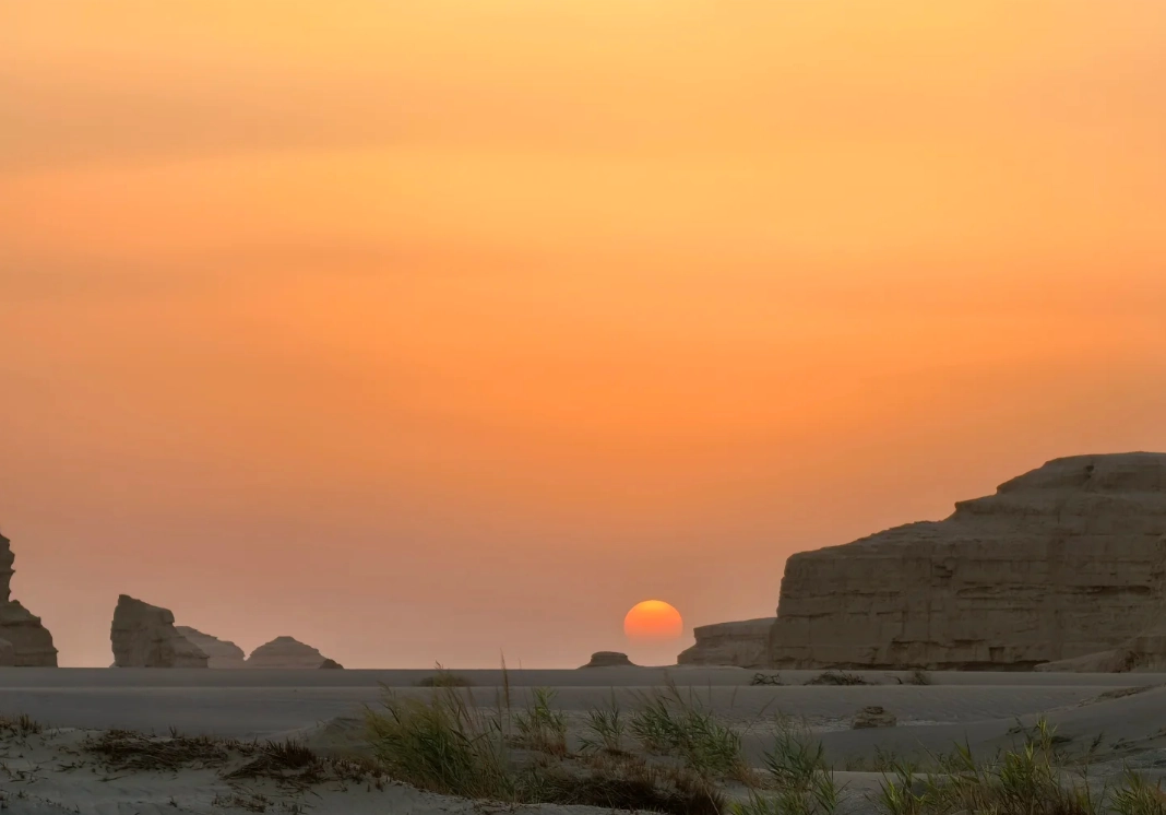 Photo of Dunhuang Yardang National Geopark: sunset at Yardang Geopark
