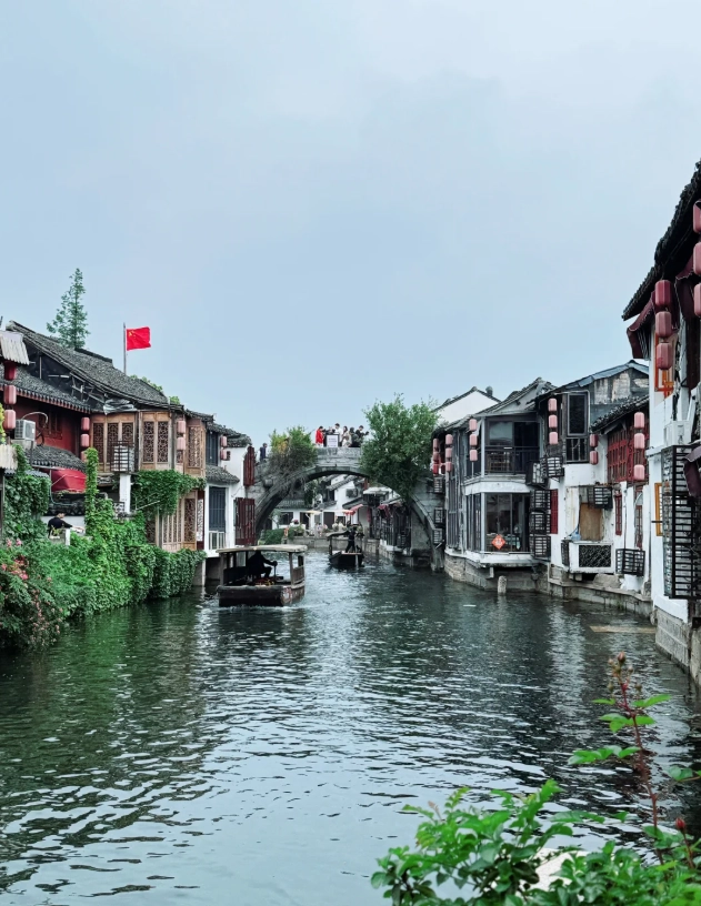 Best Time of Day to Visit Zhujiajiao: Avoid Crowds & Perfect Light