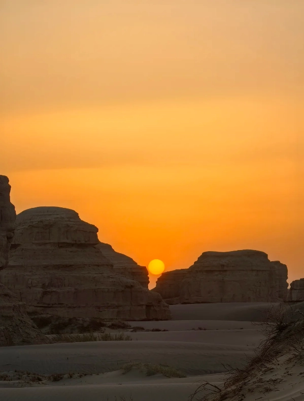 Dunhuang Yardang National Geopark Sunset Tour: Best Time & Tips