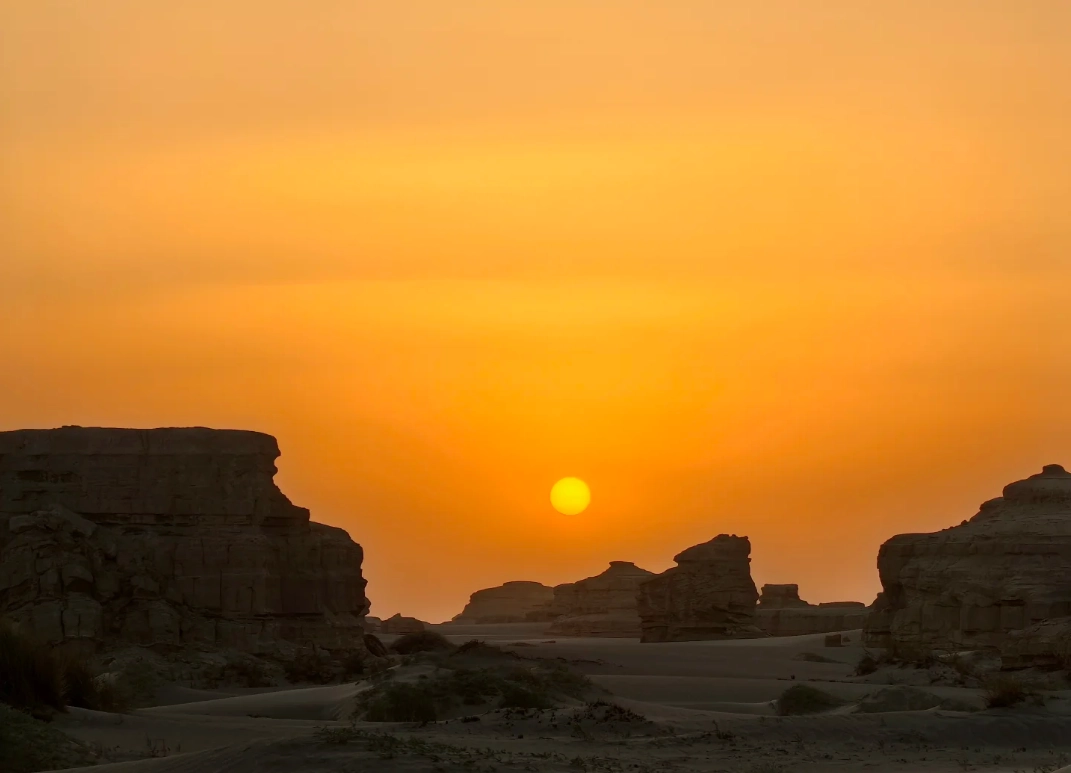Photo of Dunhuang Yardang National Geopark: Dunhuang sunset tour guide