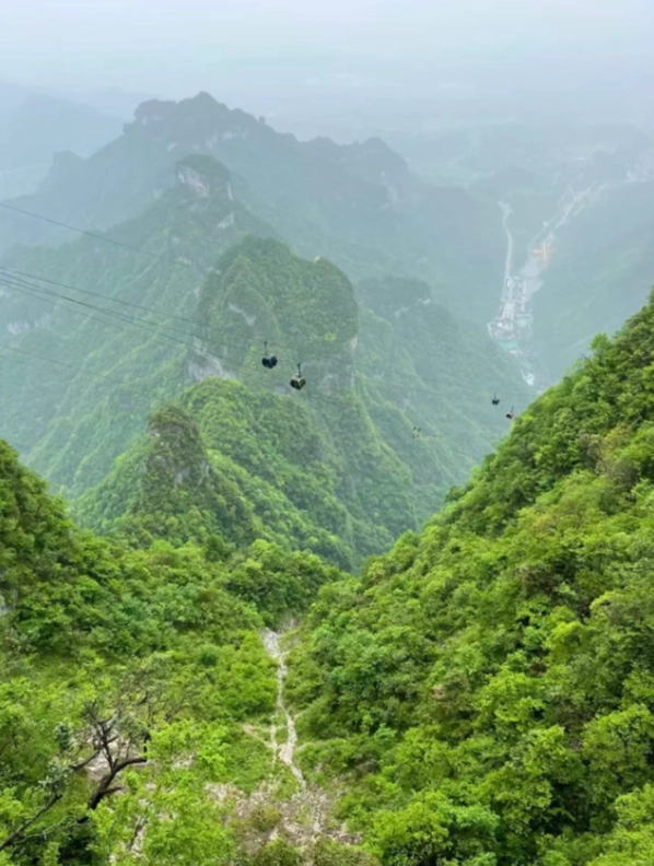 Tianmen Mountain cable car photography Tianmen Mountain cable car photography