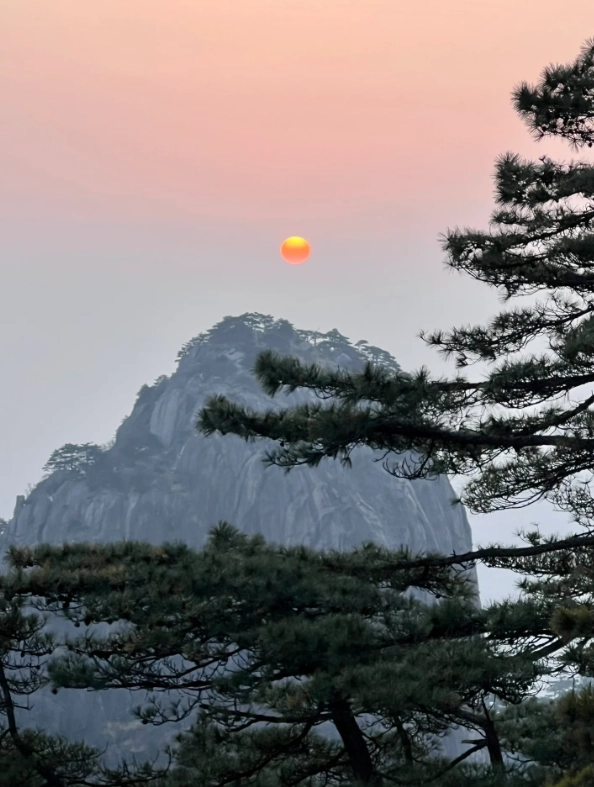 Hangzhou to Huangshan high speed train