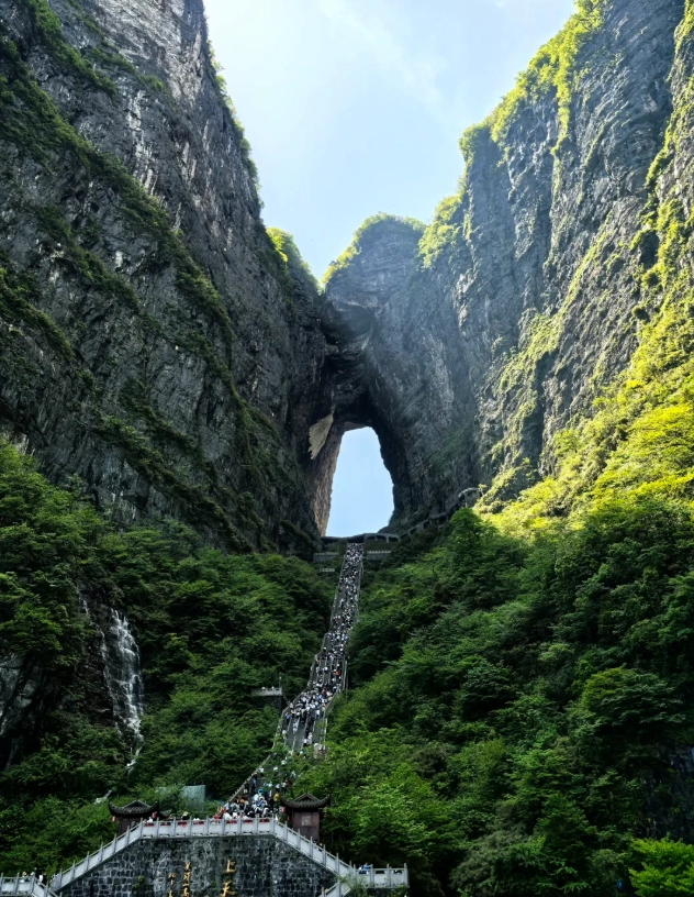 Best Time to Visit Tianmen Mountain: Avoid the Rain & Crowds