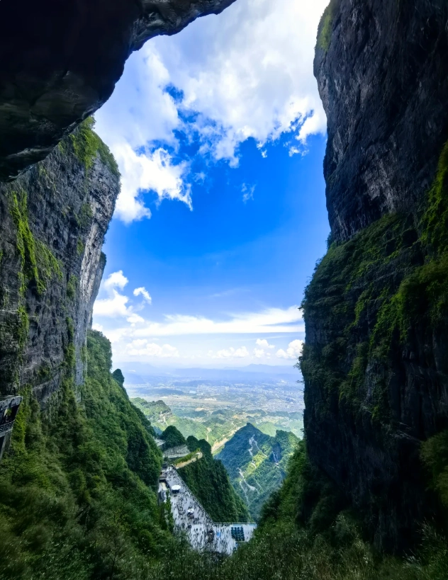 when to go to Tianmen Mountain