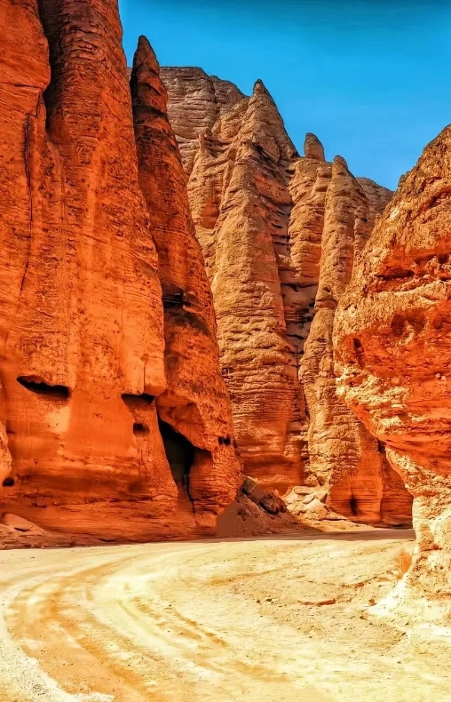 how to get to Yardang National Geopark