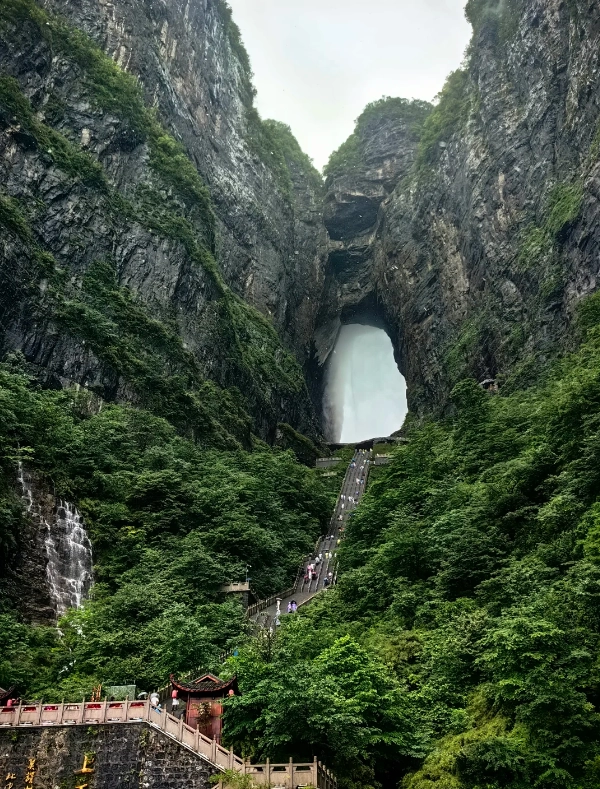 How to Get to Tianmen Mountain: Skip the Crowds & Know the Tricks