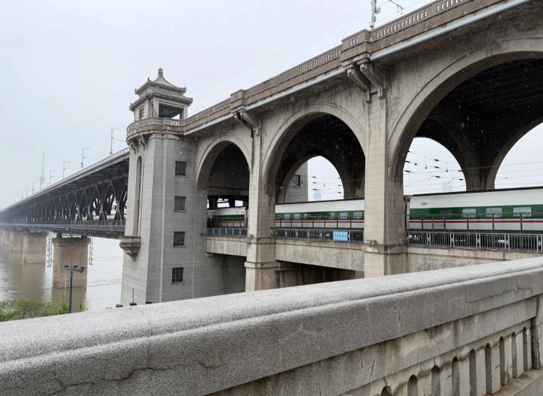 Wuhan Yangtze River Bridge walking route