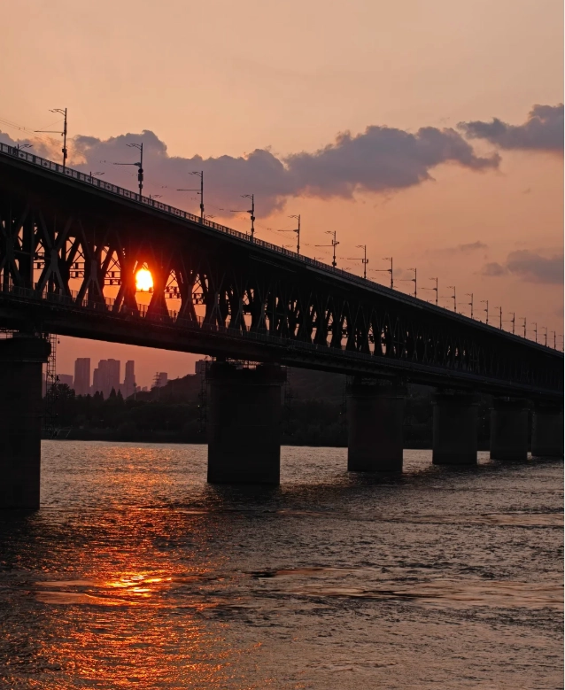 Yangtze River Bridge Wuhan tips