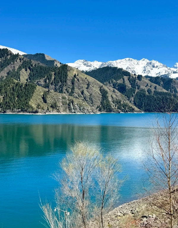 Tianshan Lake tips Tianshan Lake tips
