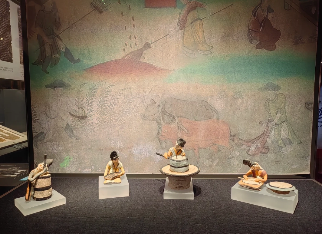 Photo of Xinjiang Regional Museum: Silk Road artifacts
