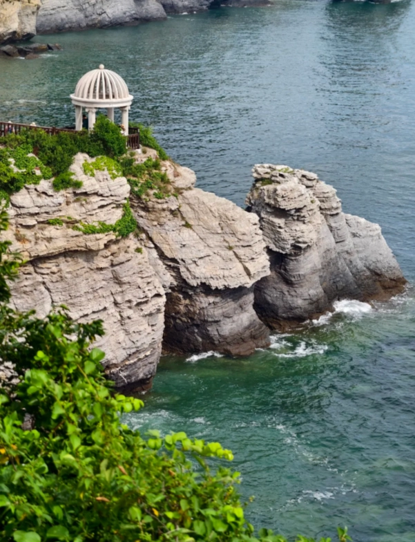 best time to visit Golden Pebble Beach best time to visit Golden Pebble Beach