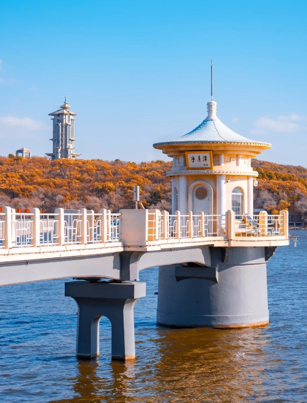 How to Get to Jingyuetan National Forest Park: Insider Tips