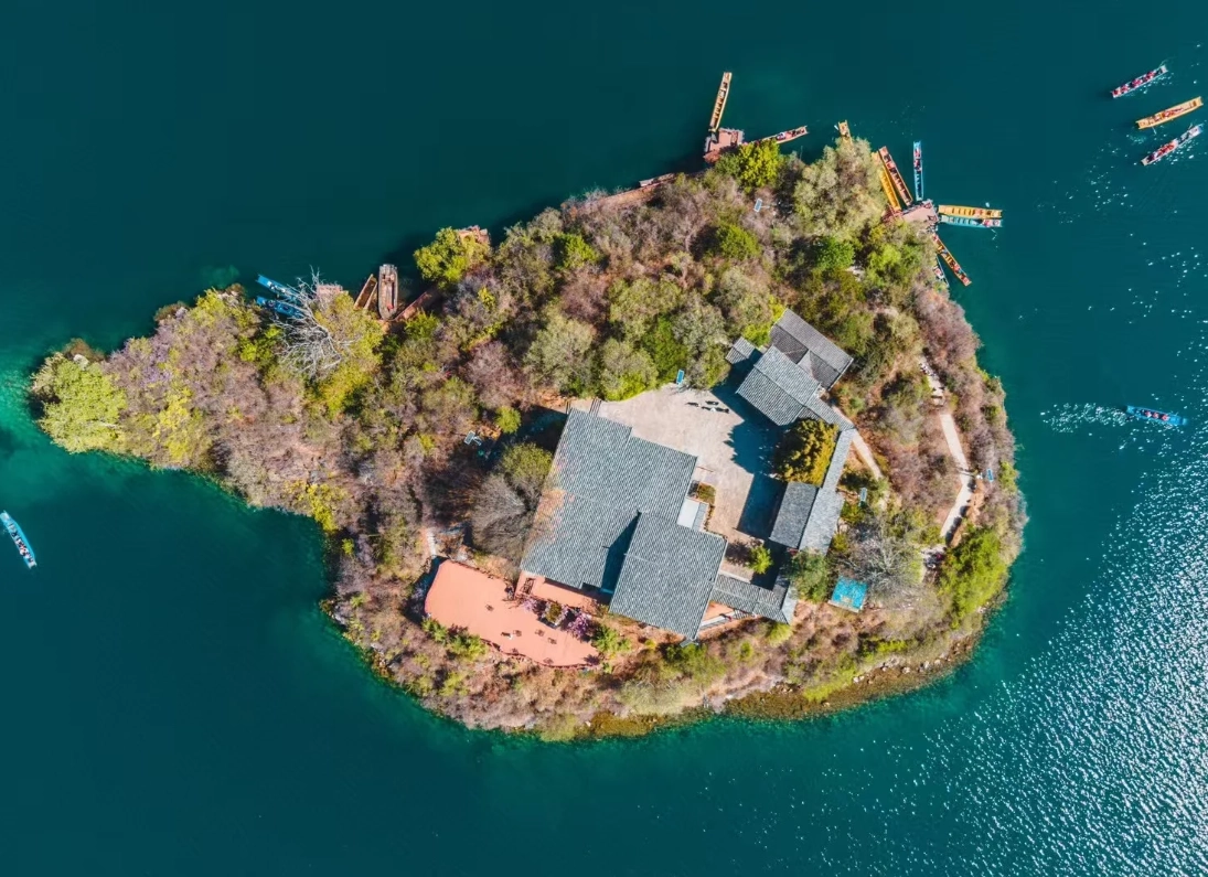 how to get to lugu lake