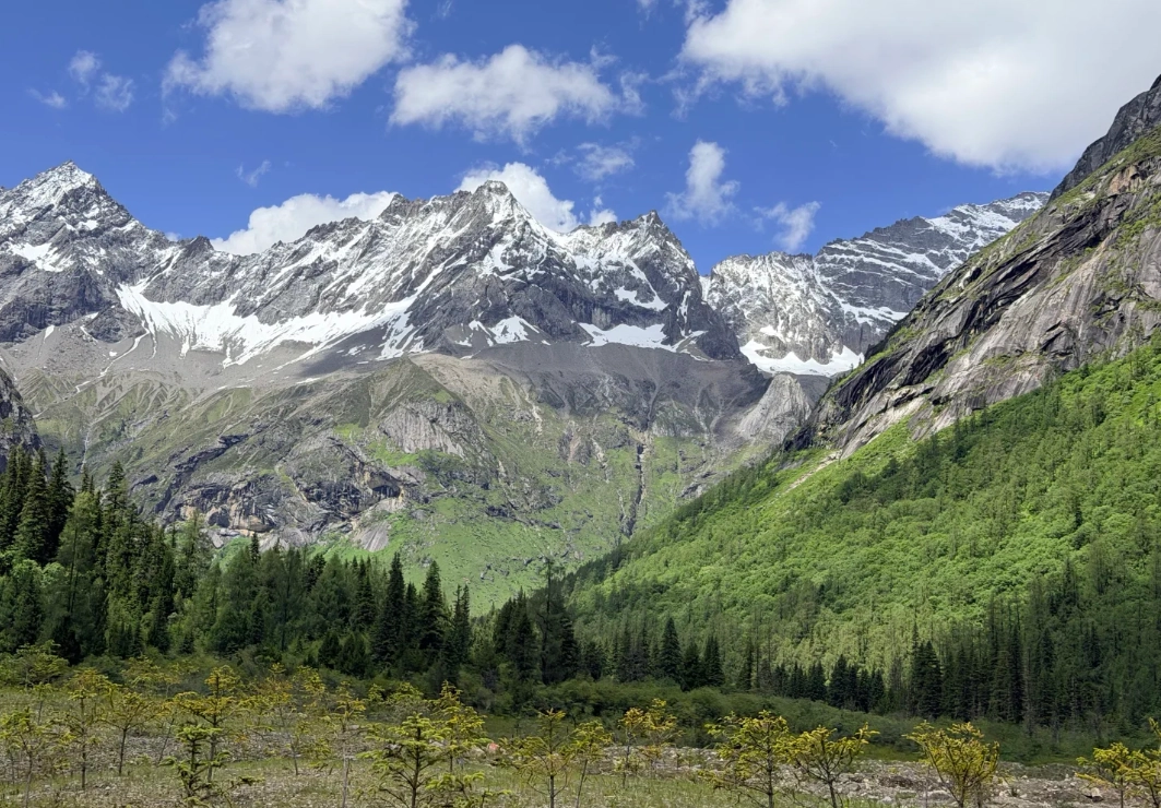 Mount Siguniang from Chengdu Mount Siguniang from Chengdu