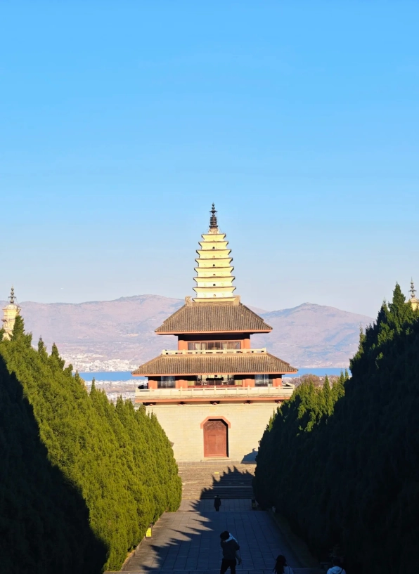 Three Pagodas Dali tour Three Pagodas Dali tour