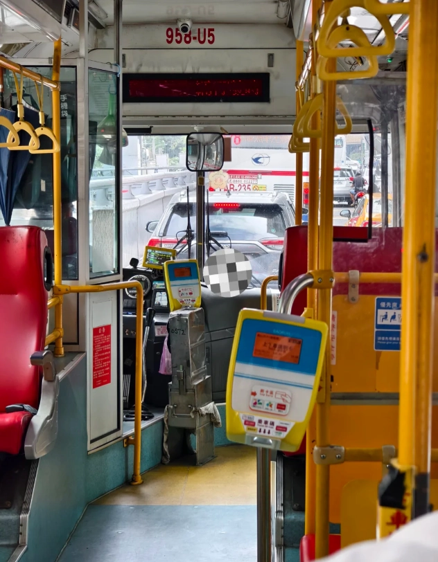 How to Get to Longshan Temple by MRT: Fastest Route & Tips