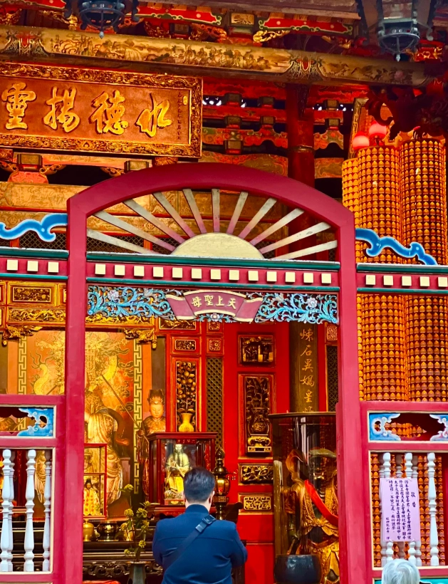 longshan temple tour tips