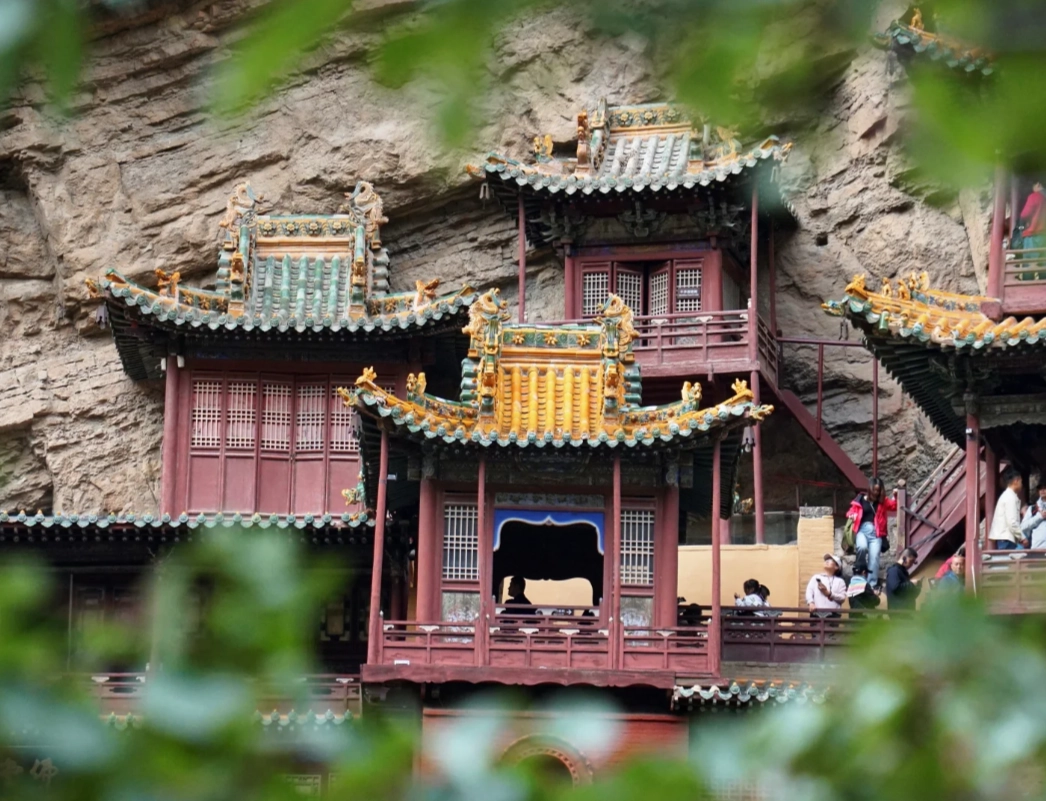 Hanging Temple crowd hours