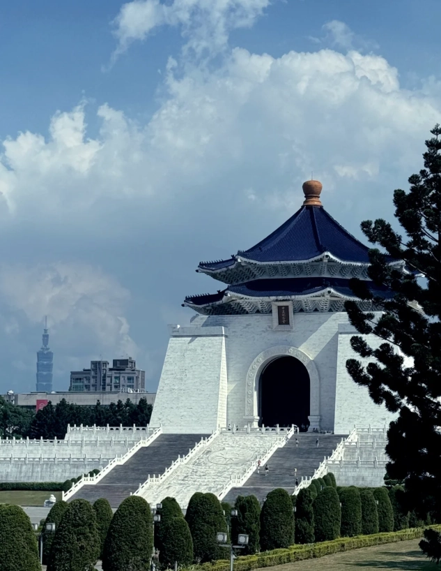 Getting to Chiang Kai-shek Memorial Hall: Best Routes & Tips