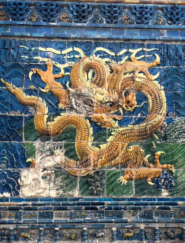Datong Nine-Dragon Screen crowd avoid Datong Nine-Dragon Screen crowd avoid