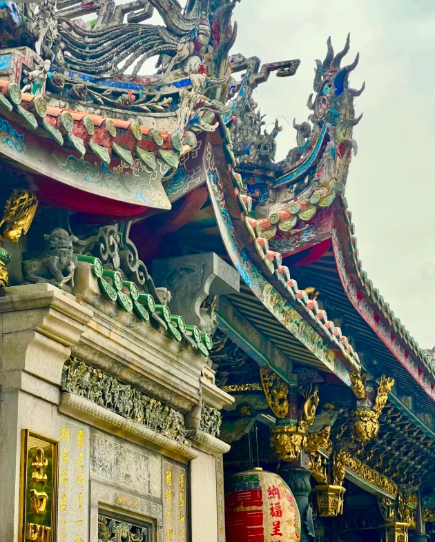 longshan temple hours