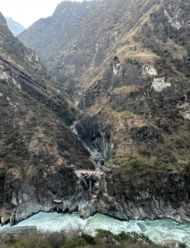 how to hike tiger leaping gorge
