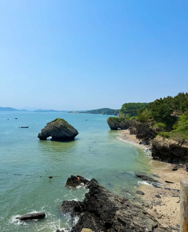 Golden Pebble Beach National Geopark booking