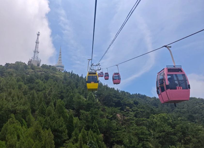 Dalian Forest Zoo gondola