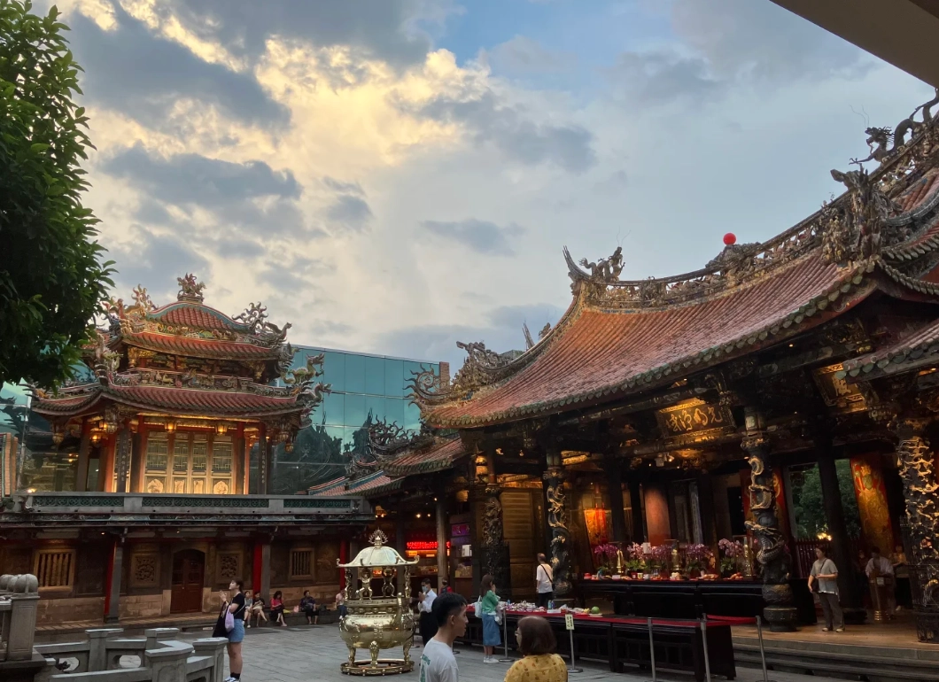 Longshan Temple night market walk Longshan Temple night market walk