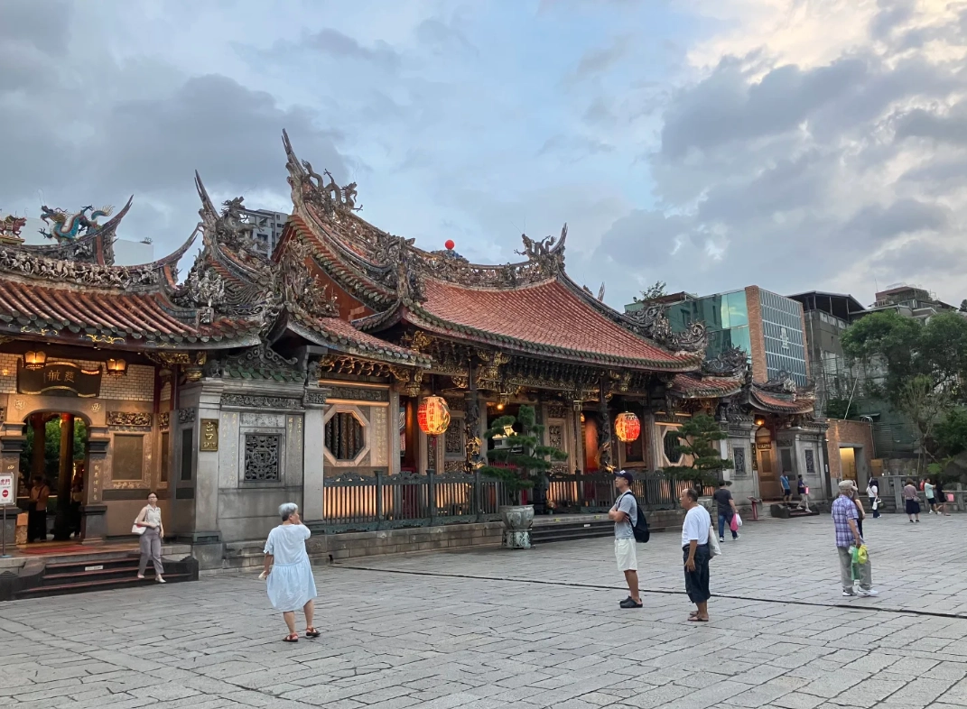 best time to visit Longshan Temple best time to visit Longshan Temple