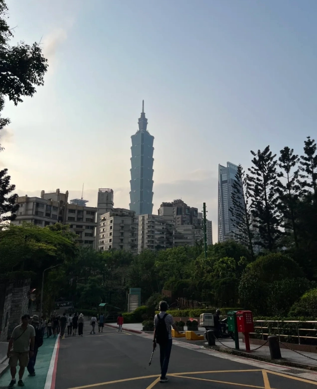 xiangshan hiking taipei 101