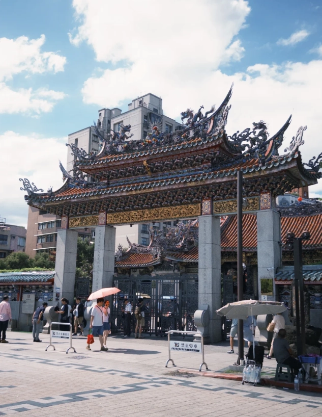 Longshan Temple opening hours Longshan Temple opening hours
