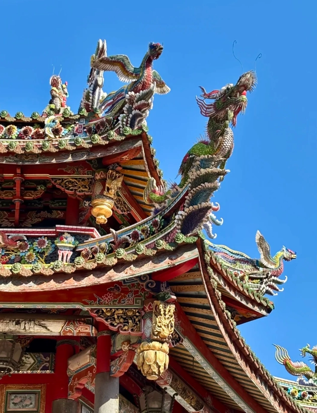 Longshan Temple English Guide: Avoid Crowds & Pray Like a Local