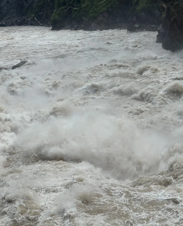 Tiger Leaping Gorge: The Only English Guide You Need to Avoid Crowds & Book Smart