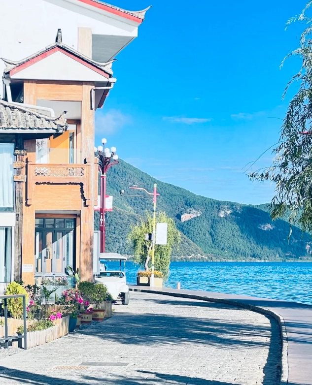How to Get to Lugu Lake from Lijiang: 3 Best Routes Compared