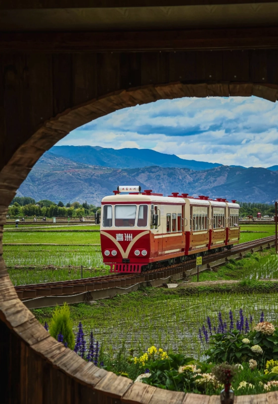 How to Visit Xizhou Ancient Town: Beat the Crowds & Save Money