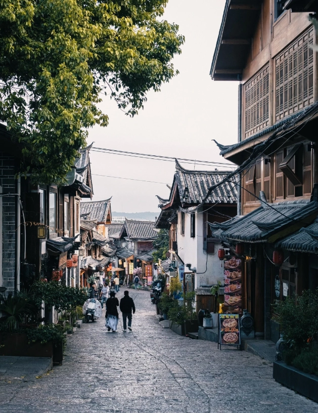 Best Time to Visit Old Town of Lijiang: Avoid Crowds & Rain