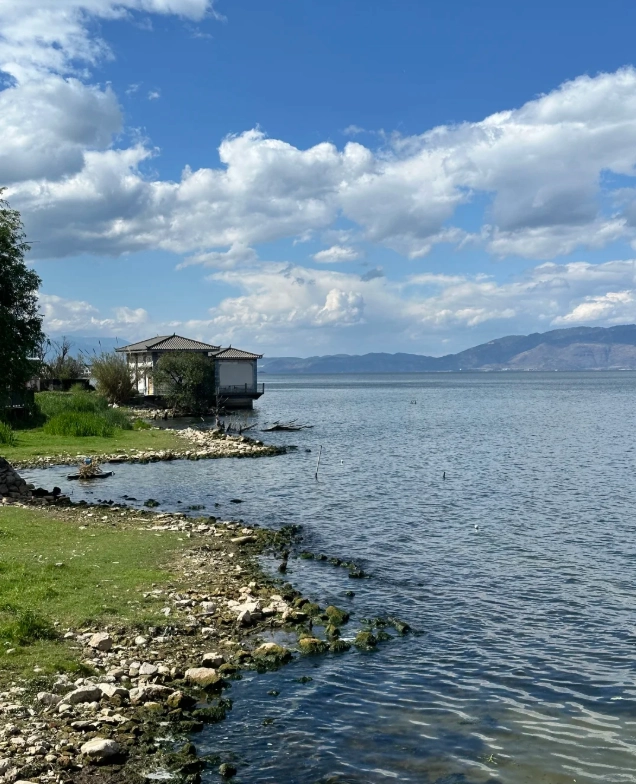 Erhai Lake guided tour: Skip crowds & find hidden gems