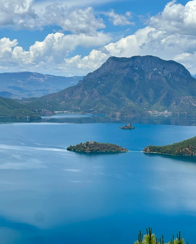 Lugu Lake English Guide: Insider Tips for a Smooth Trip