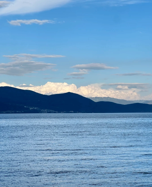 Erhai Lake Guide: Avoid Crowds & Payment Traps
