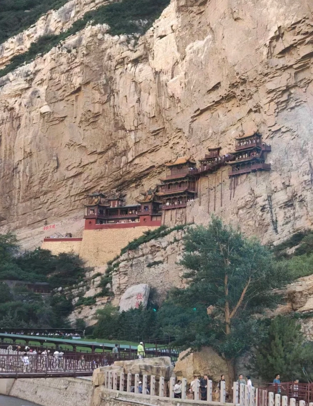 Hanging Temple Photography Spots: Best Angles & Time-Saving Tips
