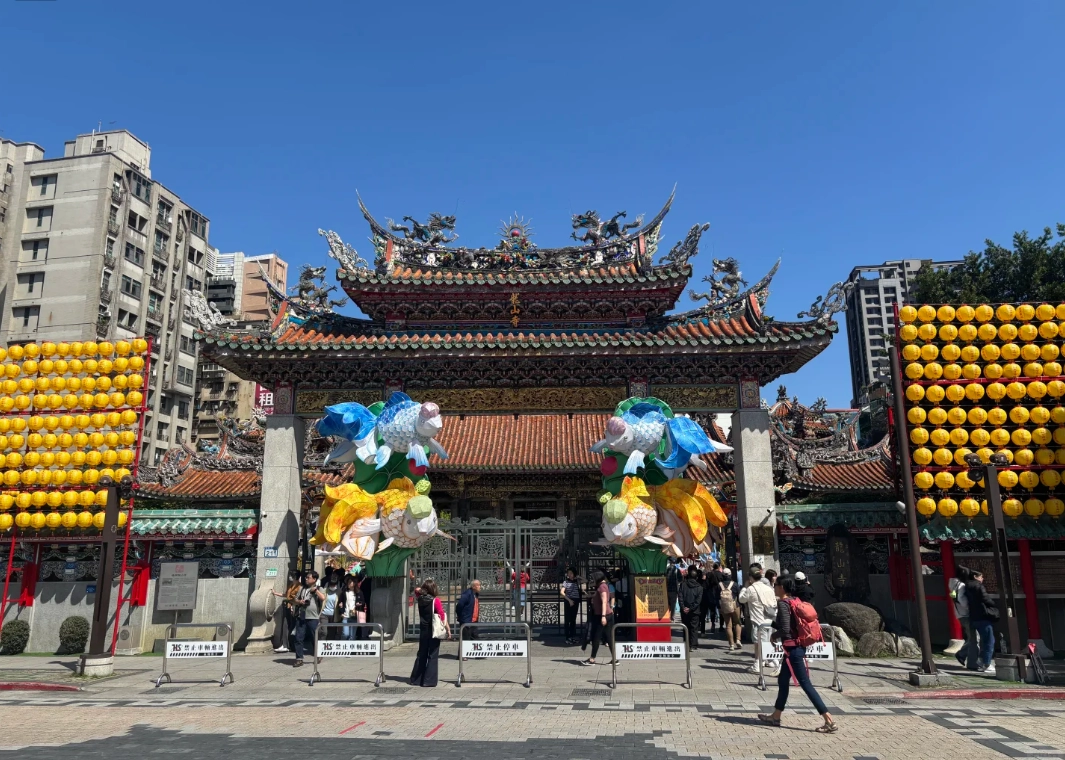 Longshan Temple guide Longshan Temple guide